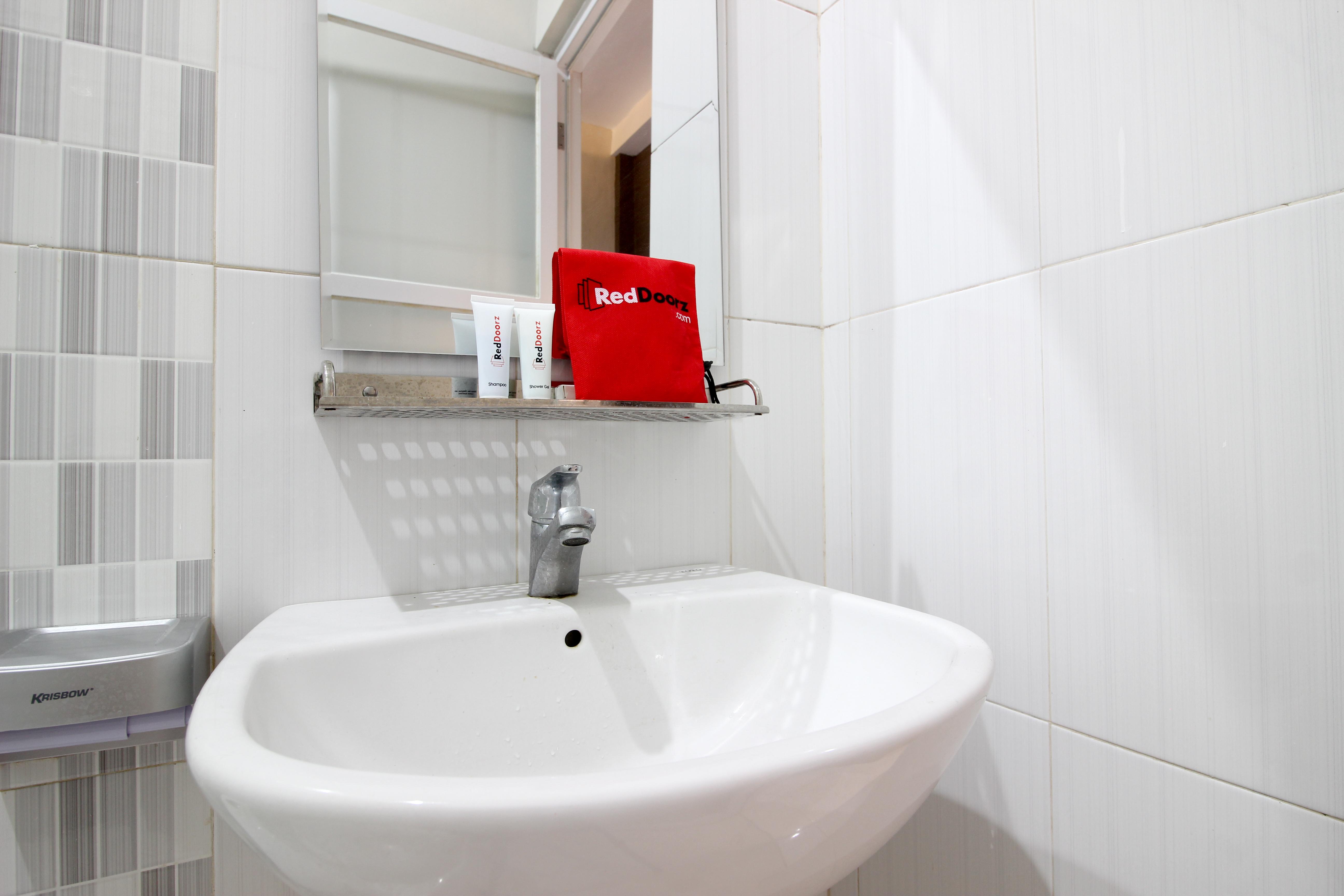 Reddoorz Plus Near Upn Jogjakarta 2 Maguwo Extérieur photo