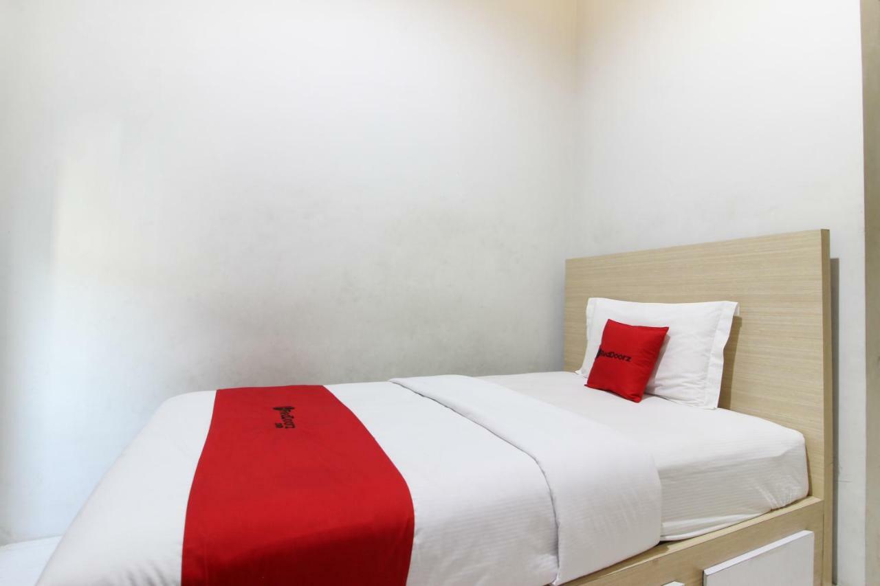 Reddoorz Plus Near Upn Jogjakarta 2 Maguwo Extérieur photo